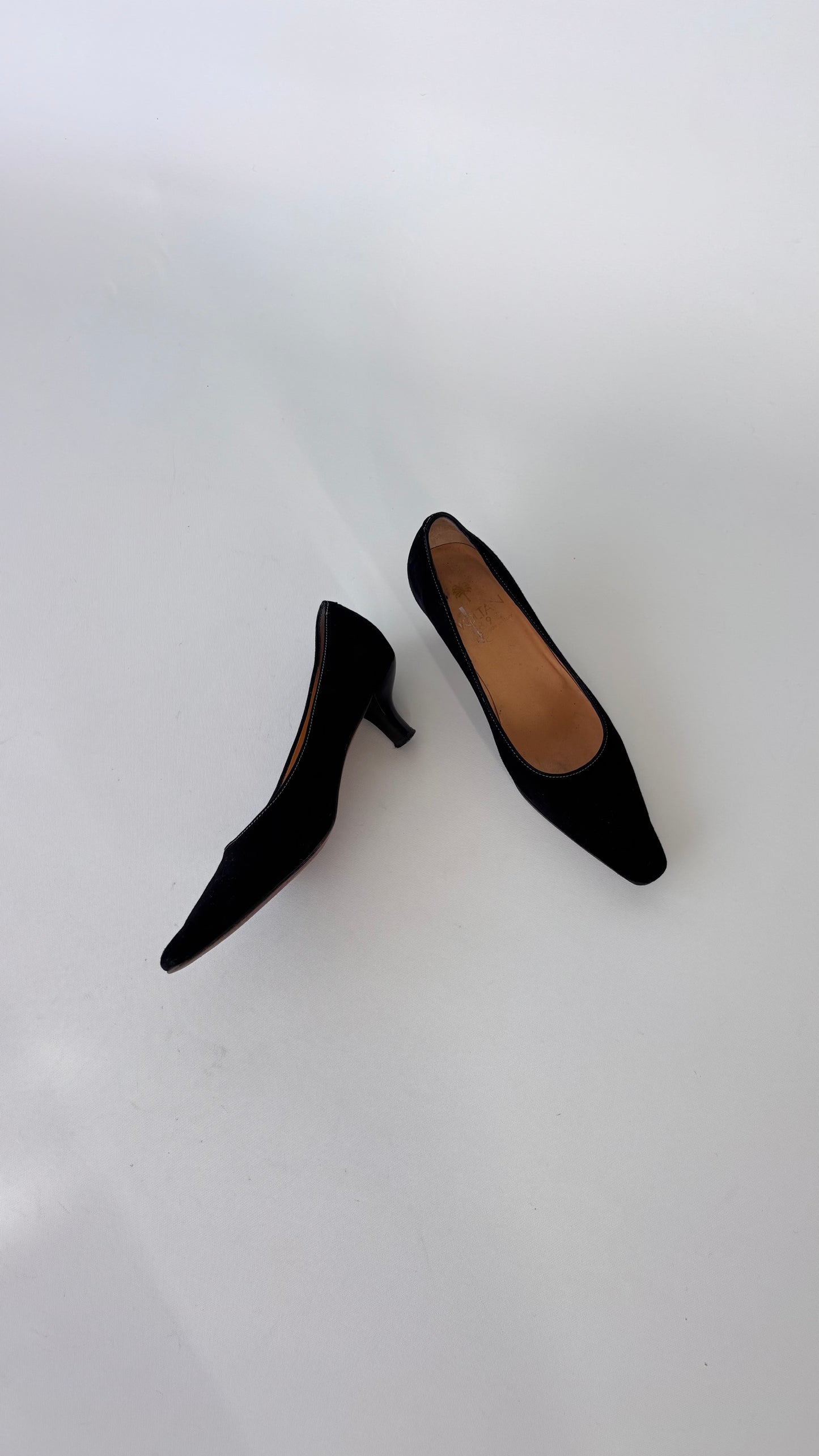 Voltan Suede Kitten Heels (38)