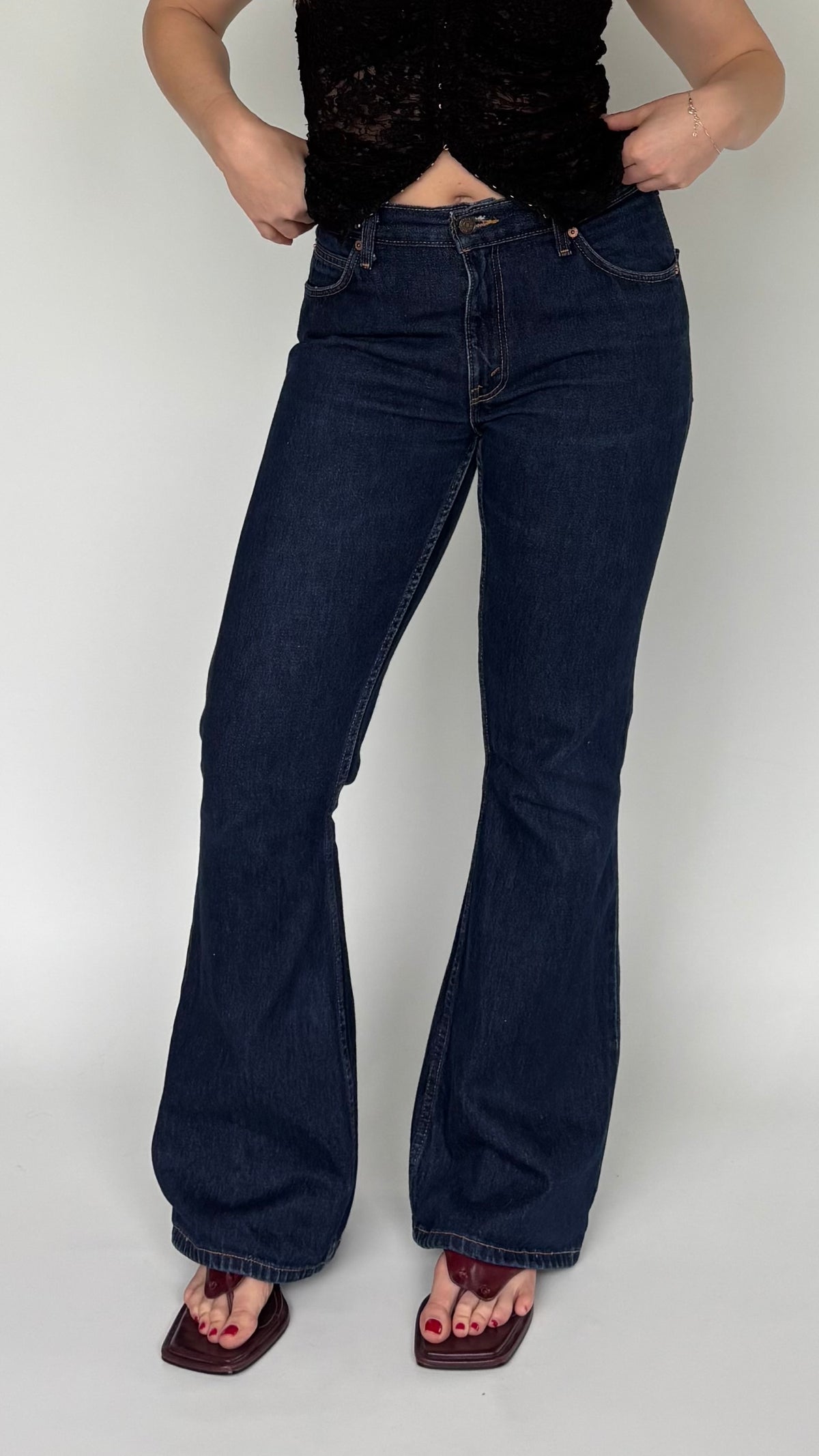 2000’s 670’s Flared Levi’s (10-12)
