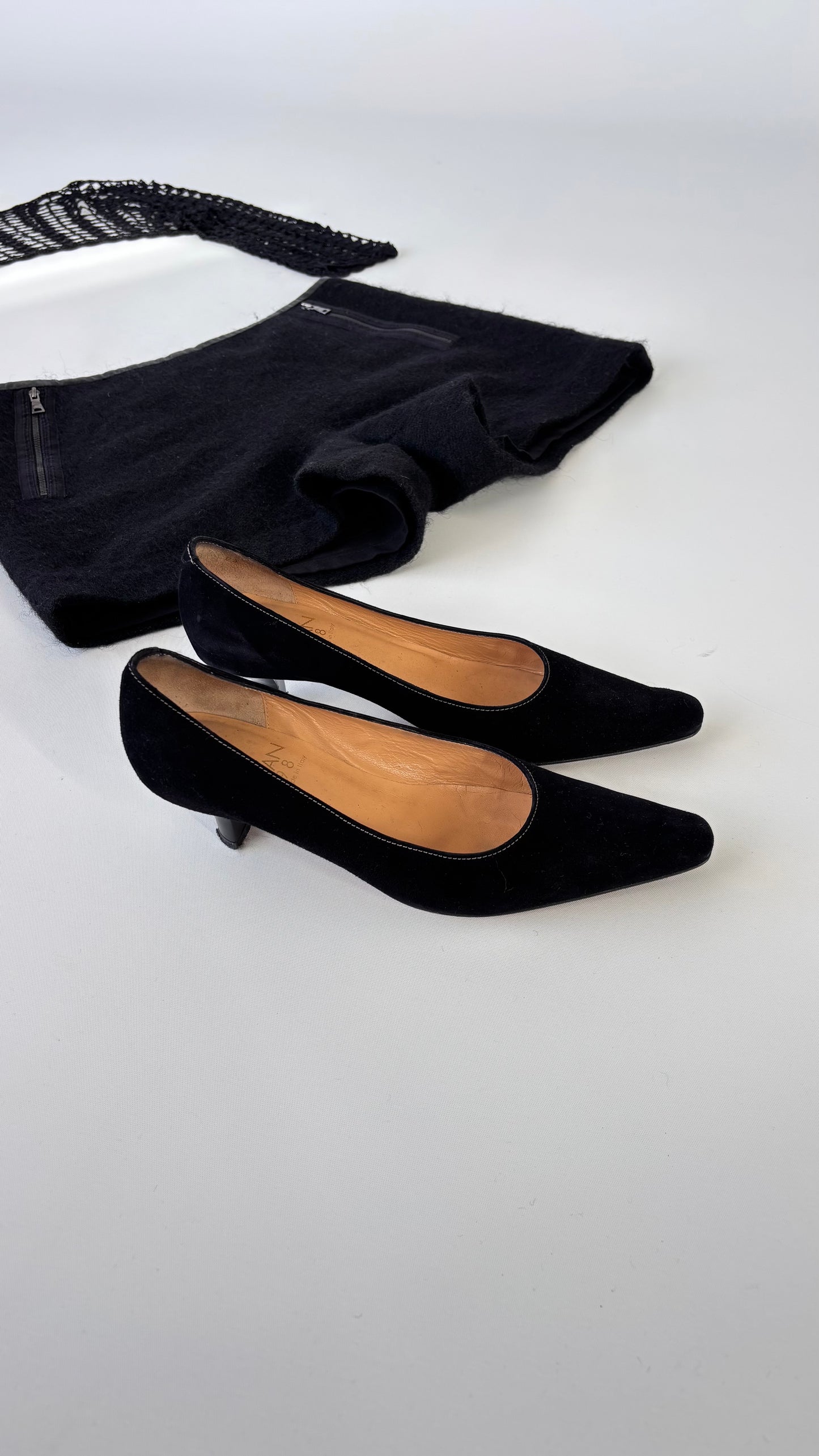 Voltan Suede Kitten Heels (38)